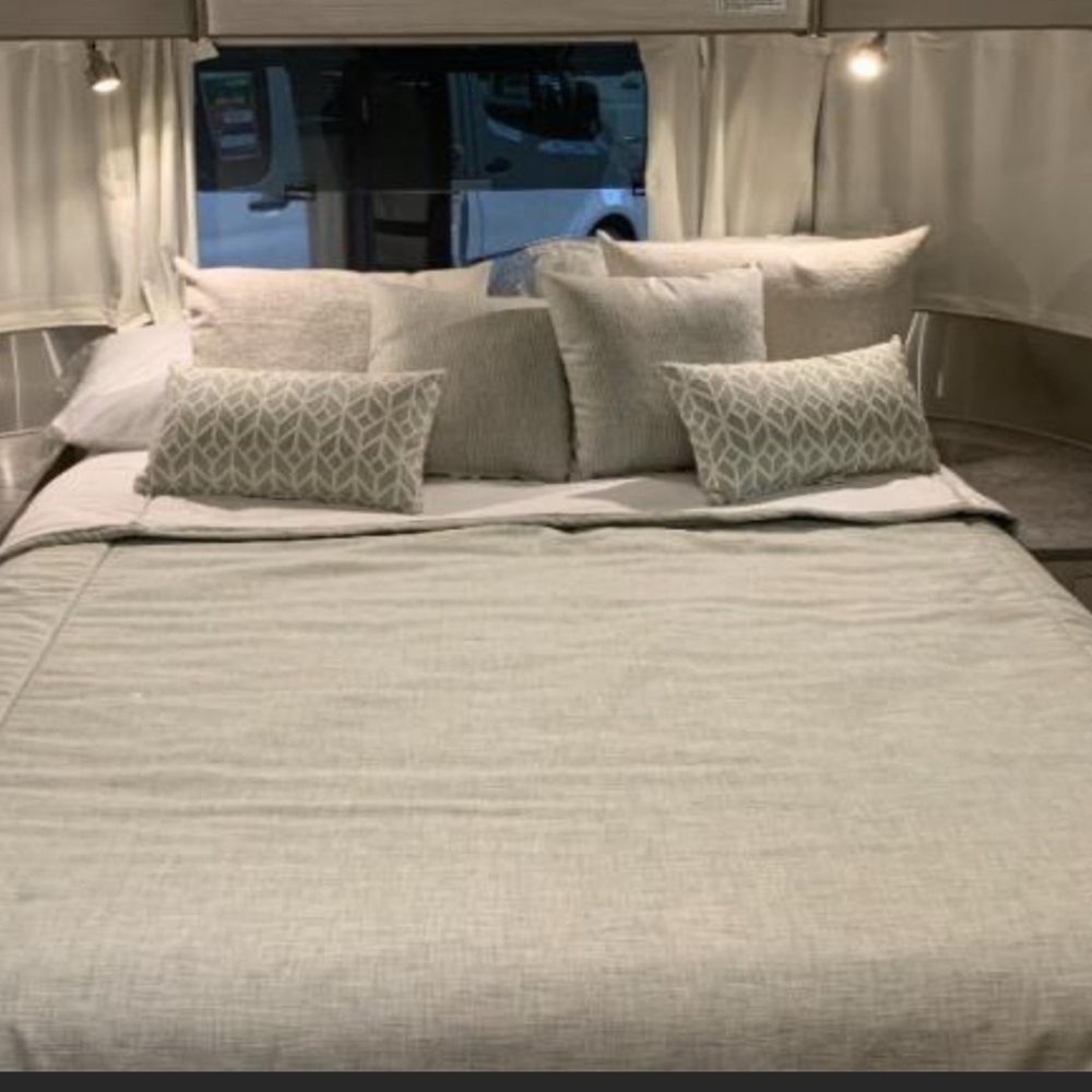 Airstream Queen Quilt/Pillows Set Original 2023 International FBQ  New!!